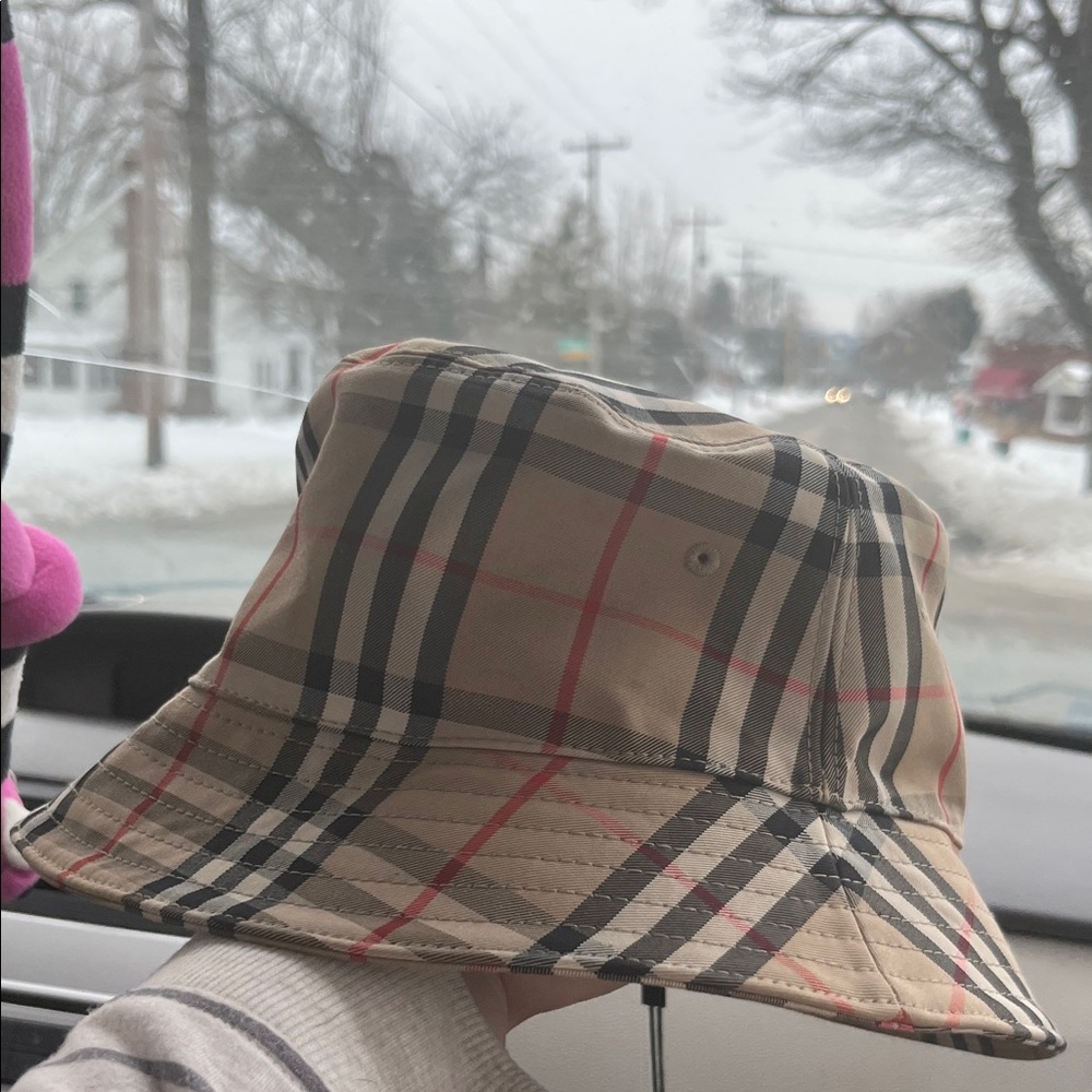 Burberry Checkered Bucket Hat in Tan and Red